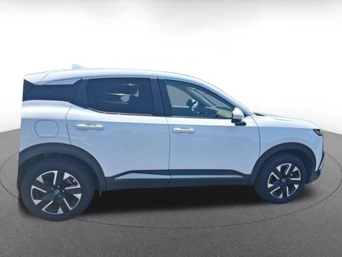 Used 2025 Nissan Kicks SV AWD/4WD image 18