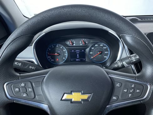 Used 2019 Chevrolet Equinox LS w/ LS Convenience Package FWD image 3