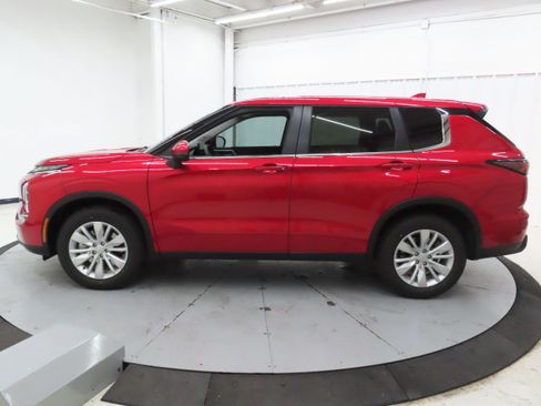 New 2026 Mitsubishi Outlander ES image 6