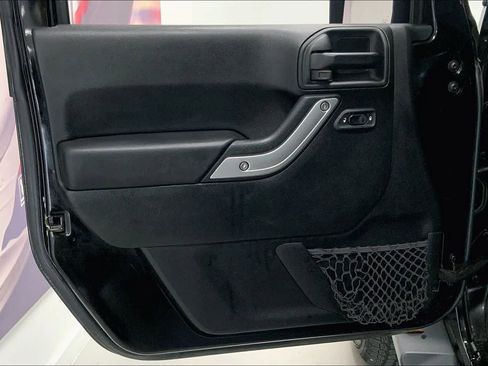 Used 2018 Jeep Wrangler Unlimited Sahara image 22