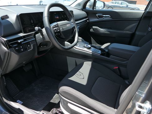 New 2026 Kia Sportage LX FWD image 8