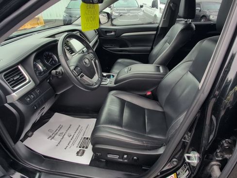 Used 2019 Toyota Highlander XLE AWD/4WD image 19