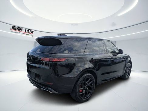 Used 2023 Land Rover Range Rover Sport SE Dynamic AWD/4WD image 3