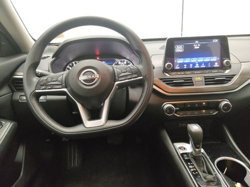 Used 2024 Nissan Altima 2.5 SV image 22