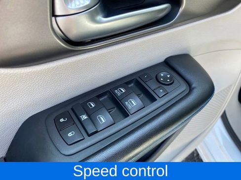 Used 2021 Chrysler Pacifica Touring-L FWD image 18