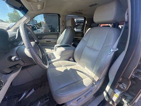 Used 2007 Chevrolet Suburban 2500 LT w/ LT Preferred Equipment Group AWD/4WD image 10