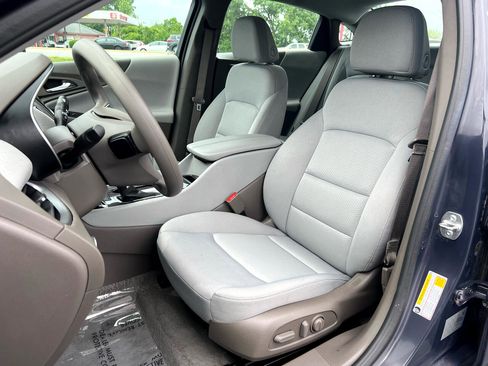 Used 2025 Chevrolet Malibu LT image 32