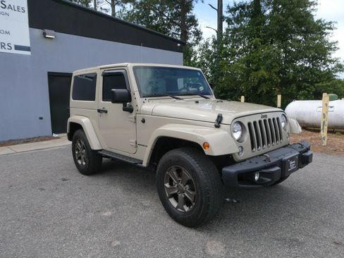 Used 2018 Jeep Wrangler Sport AWD/4WD image 3