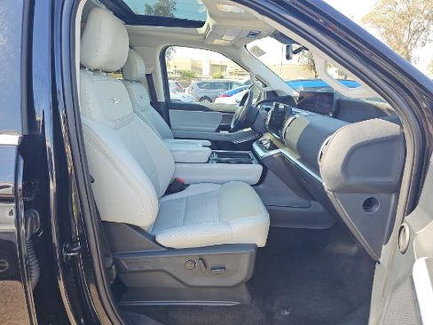 Used 2025 Ford Expedition Max Platinum AWD/4WD image 8