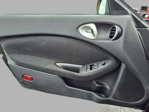 Used 2011 Nissan 370Z Coupe RWD image 18
