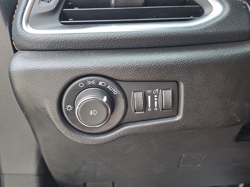Used 2023 Chrysler Pacifica Pinnacle FWD image 29