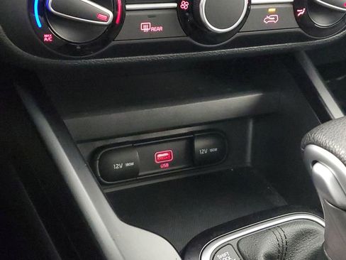 Certified 2021 Kia Soul S image 24