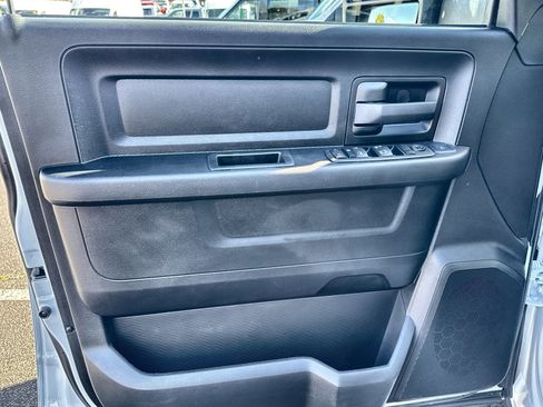 Used 2024 RAM 2500 Tradesman w/ Chrome Appearance Group image 15