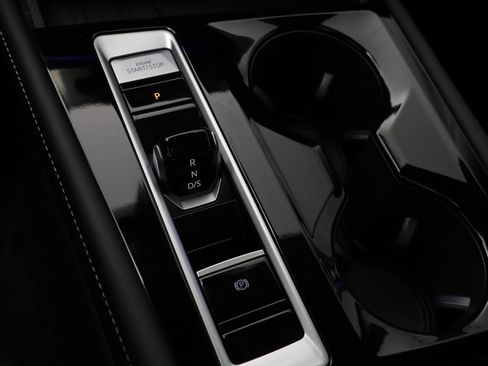 Used 2025 Volkswagen Atlas SEL Premium R-Line image 12