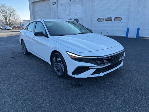 New 2025 Hyundai Elantra Sport image 8