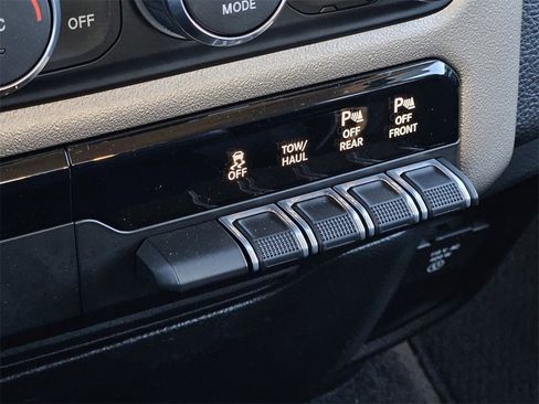 Used 2019 RAM 1500 Laramie image 18