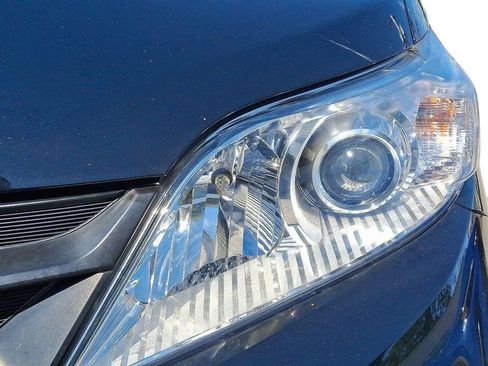 Used 2020 Toyota Sienna L image 8