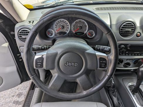 Used 2005 Jeep Liberty Limited AWD/4WD image 14