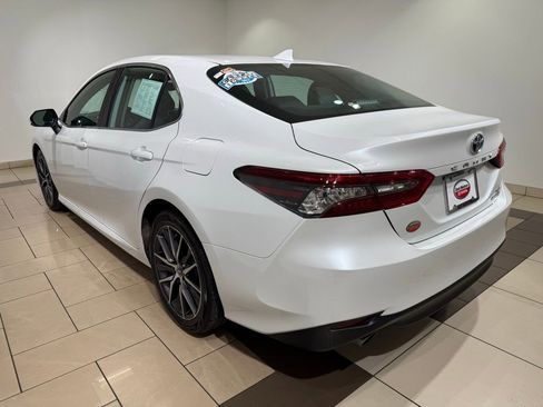 Certified 2022 Toyota Camry XLE image 3