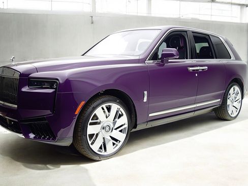 Used 2025 Rolls-Royce Cullinan AWD/4WD image 2