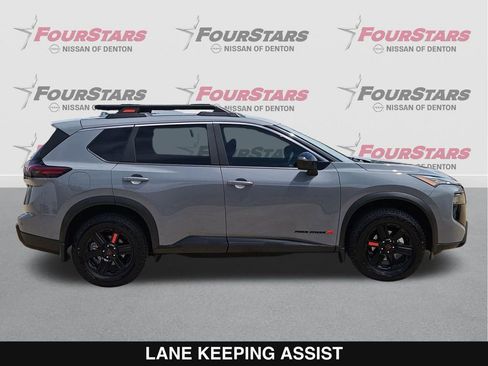 Used 2025 Nissan Rogue SV AWD/4WD image 3