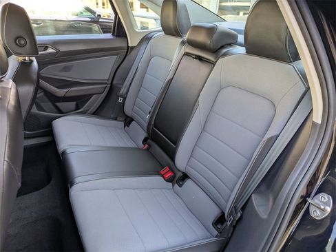 Used 2025 Volkswagen Jetta SE image 24