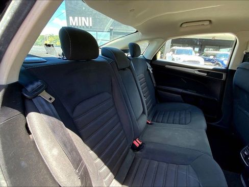 Used 2019 Ford Fusion SE FWD image 25
