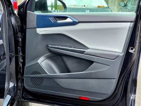 Used 2024 Volkswagen Taos SE image 27