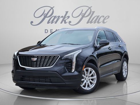 Used 2022 Cadillac XT4 Luxury w/ Cold Weather Package FWD image 1