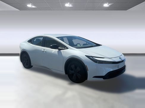 Used 2024 Toyota Prius LE image 7