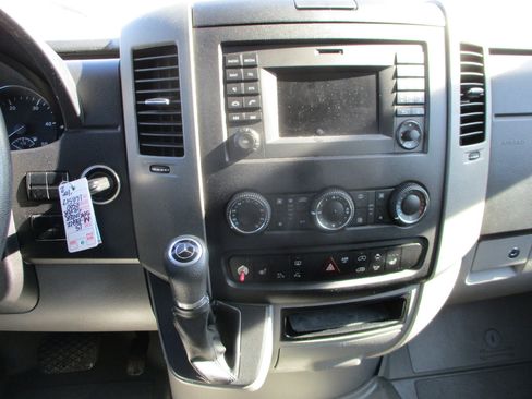 Used 2015 Mercedes-Benz Sprinter 2500 image 22