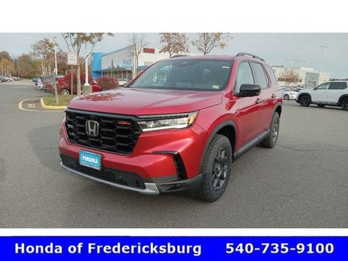 Certified 2025 Honda Pilot TrailSport image 17