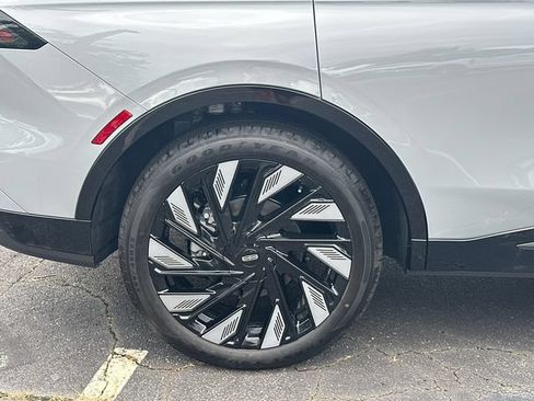 New 2026 Lincoln Nautilus Reserve w/ Jet Appearance Package AWD/4WD image 17
