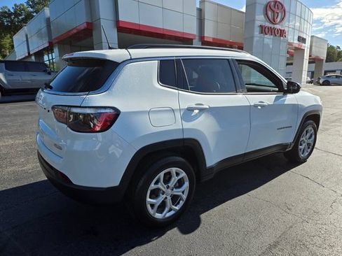 Used 2024 Jeep Compass Latitude AWD/4WD image 8
