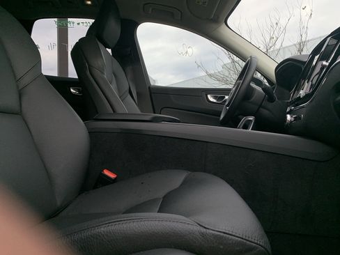 Used 2025 Volvo XC60 B5 Plus image 35