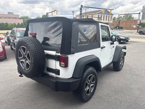 Used 2015 Jeep Wrangler Rubicon w/ Power Convenience Group AWD/4WD image 4