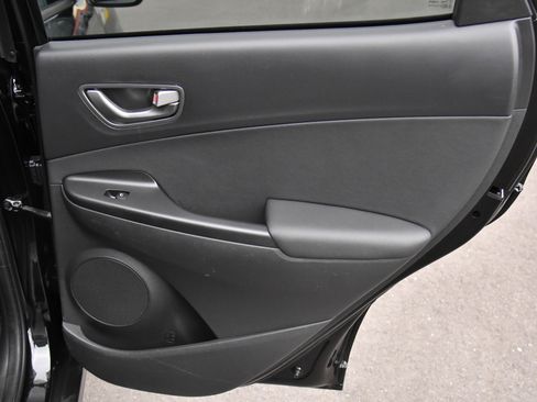 Used 2021 Hyundai Kona Limited FWD image 40