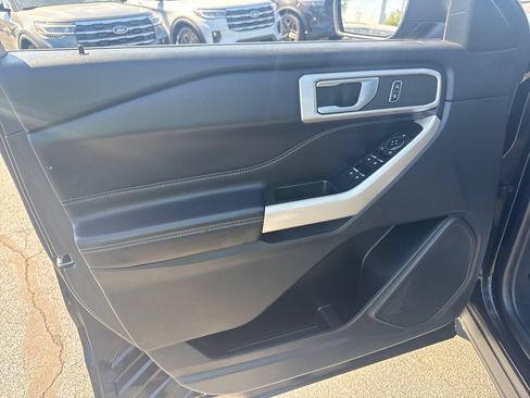 Used 2022 Ford Explorer XLT w/ Equipment Group 202A AWD/4WD image 29