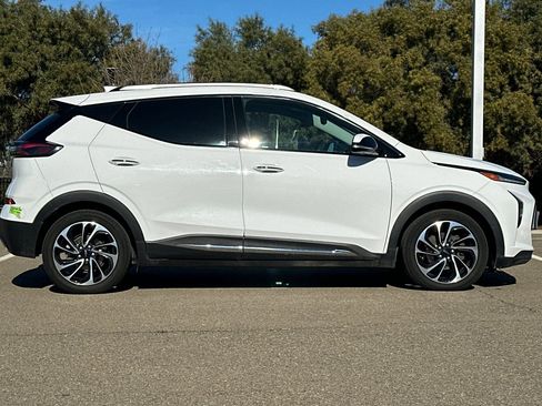 Used 2022 Chevrolet Bolt EUV Premier w/ Super Cruise Package image 3
