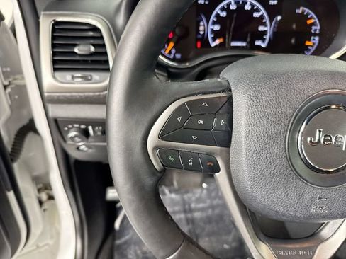 Used 2018 Jeep Grand Cherokee Altitude AWD/4WD image 12