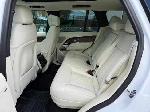 Used 2025 Land Rover Range Rover SE AWD/4WD image 28