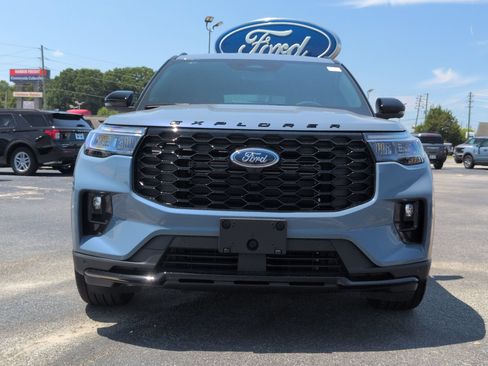 Used 2026 Ford Explorer ST-Line w/ ST-Line Street Pack RWD image 9
