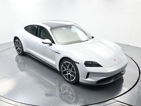Used 2025 Porsche Taycan image 46