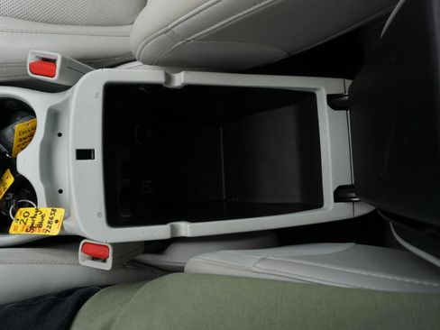 Used 2019 Jeep Cherokee Limited image 18