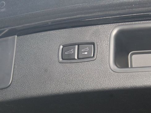 Certified 2022 Porsche Macan S w/ Premium Package Plus AWD/4WD image 13