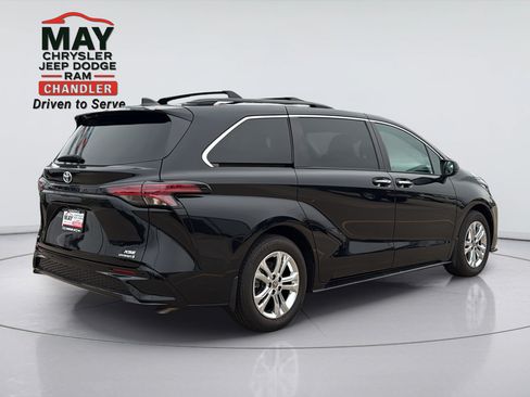 Used 2023 Toyota Sienna XSE w/ XSE Plus Package AWD/4WD image 7