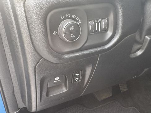 Used 2022 RAM 1500 Laramie AWD/4WD image 35