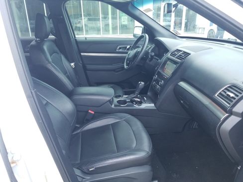 Used 2019 Ford Explorer XLT w/ Equipment Group 201A FWD image 17