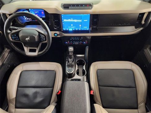 Used 2023 Ford Bronco Wildtrak image 4