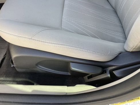 Used 2018 Ford Focus SE image 19